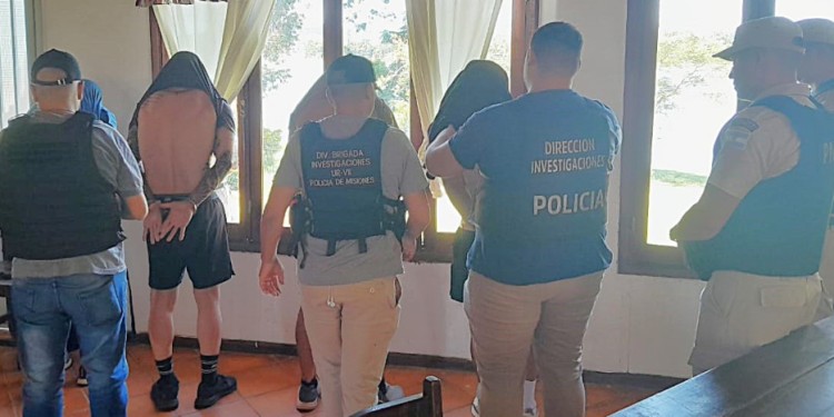 SAN JAVIER. Efectivos de Prefectura Naval Argentina detuvieron a los cuatro sospechosos del asalto en Apóstoles.