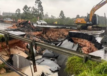 Inundaciones en Florianópolis: socavamiento cortó tramo de la ruta BR 101