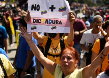 Masivas protestas en Venezuela contra Maduro en medio de tensión entre la policía y los manifestantes