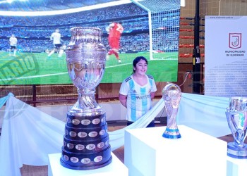 Las copas de la Scaloneta dijeron presente en Eldorado y hoy estarán en Iguazú