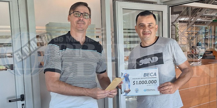 APOYO AL DESARROLLO. Germán Spaciuk, de Administración de PRIMERA EDICIÓN, junto a Fabián Vega, padre de Walter.