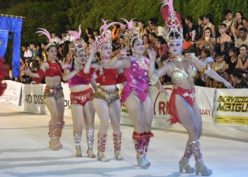 Apóstoles se prepara para vivir su segunda noche de carnaval