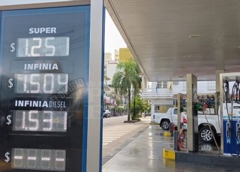 Se achica la brecha, pero en Misiones aún se paga $100 más por litro de nafta que en CABA