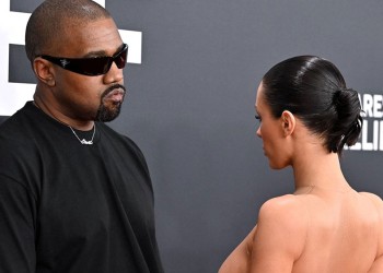 Bianca Censori, la esposa de Kanye West, se mostró totalmente desnuda en los Grammy Awards 2025