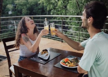 Día de los Enamorados: paisajes y entornos naturales de la tierra colorada para celebrar