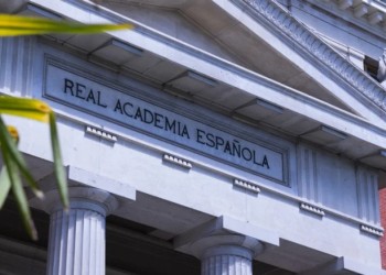 Por qué la RAE eliminó la “ch” y la “ll” del abecedario