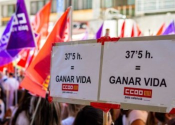 España aprobó la reducción de la jornada laboral sin cambios en el salario