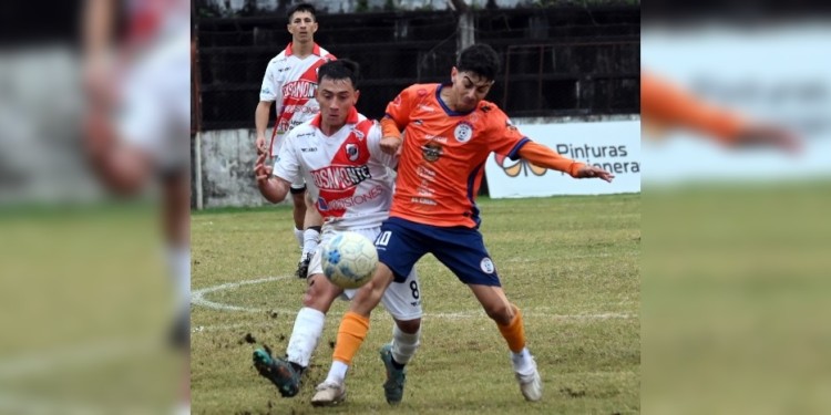PROTAGONISTAS. Guaraní y Central Iguazú, dos equipos fuertes del torneo.