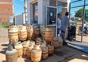 Trabajadores misioneros de YPF Gas en alerta por falta de garrafas y posibles recortes en la planta