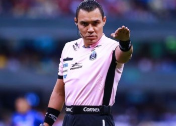 Árbitro mexicano le pidió un autógrafo a Messi y lo suspendieron