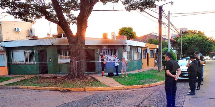 PEDRO MÉNDEZ 2275. La esquina donde se registró el ataque a golpes, cuchillo y fuego que dejó en estado crítico a una mujer de 54 años el martes pasadas las 17.