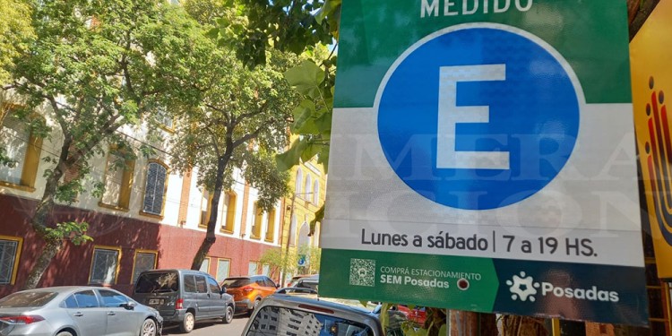 PRESTAR ATENCIÓN. La cartelería refleja que el SEM, además de no cortar a la siesta se extendió a 12 horas.