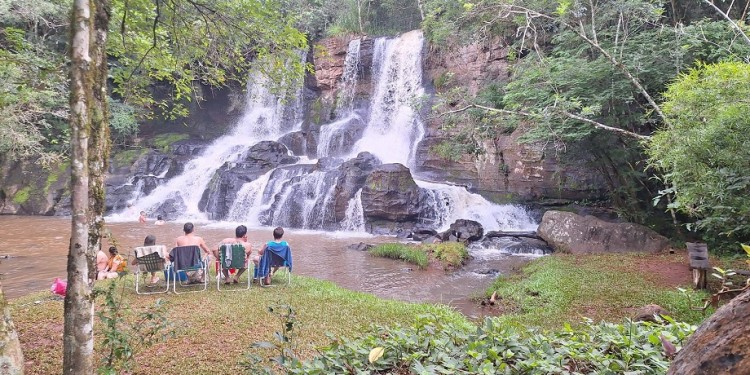 PARA DISFRUTAR. El Salto Teodoro Cuenca es uno de los principales puntos elegidos por los turistas que llegan hasta Campo Ramón, donde encuentran muy buena infraestructura.