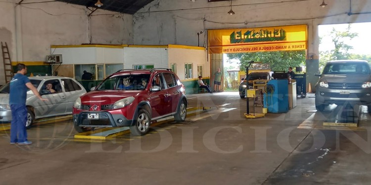 A PLENO. La actividad es intensa en las plantas de VTV por donde pasan cerca de 200 vehículos por día.