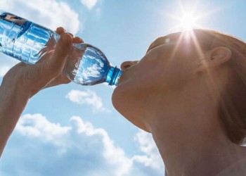 ¿Por qué podés morir si bebés demasiada agua?