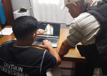 Buscan a ladrón que golpeó y asaltó a empleada de una estación de servicio