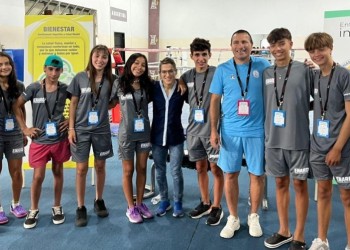 Una decena de misioneros, detrás del sueño de Dakar