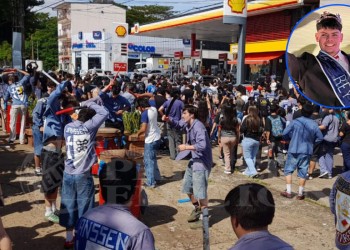 La comunidad educativa despidió a Juani Acosta frente al Janssen