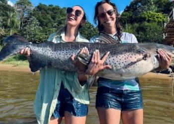 Dos primas misioneras pescaron y devolvieron al río un surubí de 55 kilos: “Tuvimos suerte”
