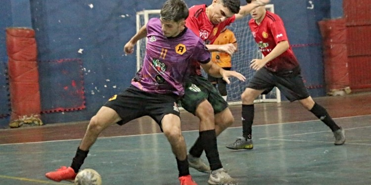 PLAYOFFS. El certamen posadeño veraniego entró en la etapa de definiciones. Foto: @solofutsal.