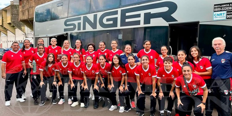 CONCENTRADAS. Las chicas, en Villa Sarita, antes de partir hacia Capital Federal. Hoy tendrán una cita con la historia.