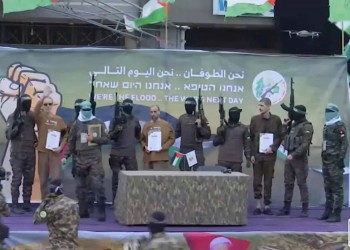 El grupo terrorista Hamás liberó este sábado a tres rehenes