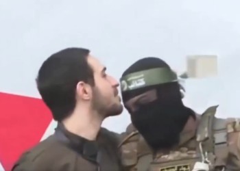 Rehén israelí fue obligado a besar a dos terroristas de Hamas antes de ser liberado en Gaza
