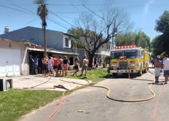 Cuatro nenes murieron por el incendio de una casa