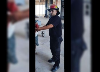 Bombero murió electrocutado al salvar a una compañera en un incendio en Misiones