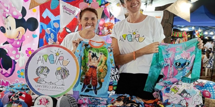 Carolina y Mara del emprendimiento @angiruindumentariainfantil