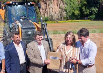 El Estado provincial entregó $735 millones en maquinaria vial a tres municipios