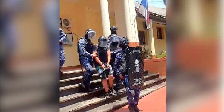 TRASLADO. En marzo le notificaron la prisión preventiva al sospechoso.