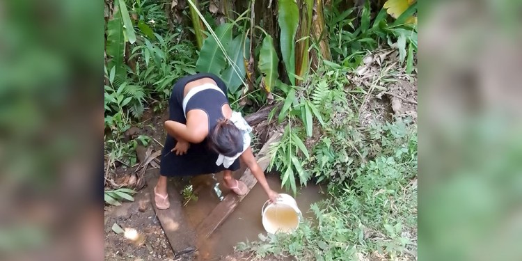 PEQUEÑO POZO. Este es la única fuente de agua cercana a una de las aldeas afectadas.