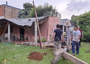 Un sorpresivo chaparrón causó destrozos en algunas zonas de Posadas y destruyó una capilla