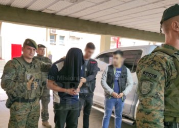 Esposado y encapuchado llegó a Posadas el policía Yamaguchi