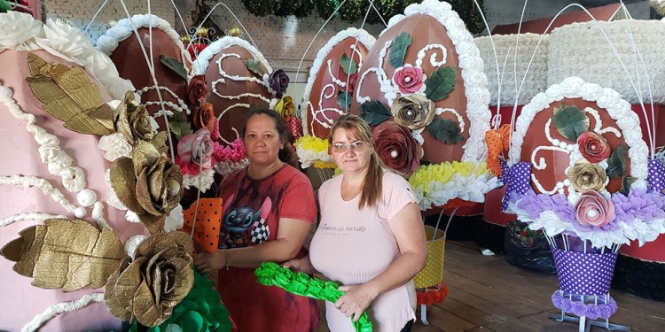 UN LUJO. Los adornos para Semana Santa ya están listos para comenzar a instalarse en el Parque Temático, varios de ellos son completamente y otros con diseño renovado.