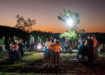 La primera serenata en el cerro Mbororé estuvo cargada de música y tradición