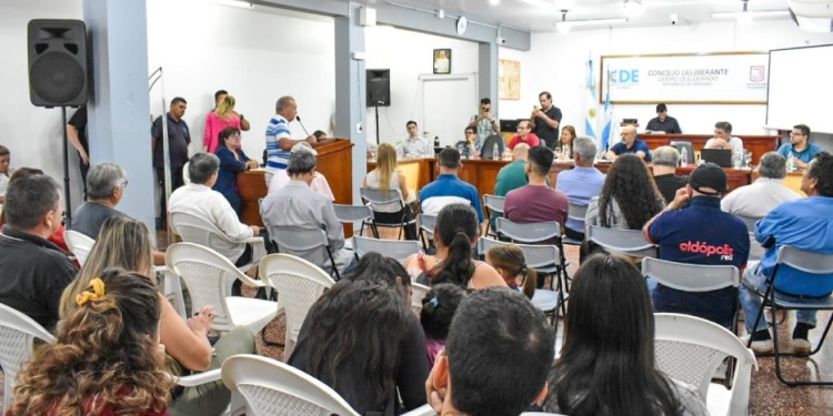 AUDIENCIA. Es la primera vez, en muchos años, que se realiza este encuentro en la ciudad, donde vecinos tienen la posibilidad de expresar su opinión a los responsables de la empresa por el servicio brindado.