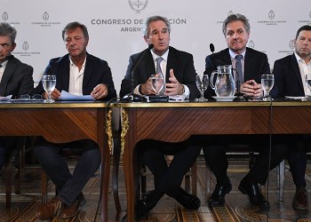 Zago quedó al frente de la Comisión que debe supervisar los DNU