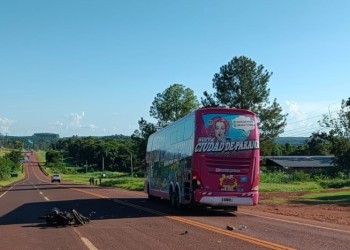 Motociclista herida tras colisionar contra un micro en la ruta 12
