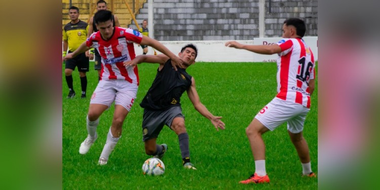 UN TRÁMITE. Crucero no tuvo piedad de Candelaria e hizo pesar la jerarquía. (Gentileza Andy Vera)