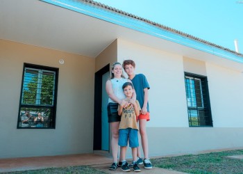 Eldorado: 10 familias felices tras recibir las llaves de sus viviendas del Iprodha