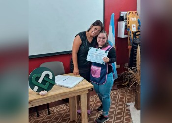 “Estoy muy feliz”: Evelyn Morales celebró su título de Auxiliar Materno Infantil