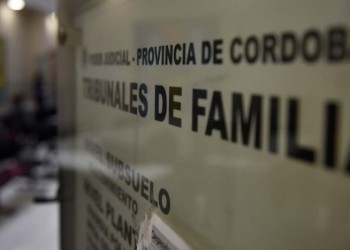 Una mujer deberá pagar la cuota alimentaria que adeudaba su esposo