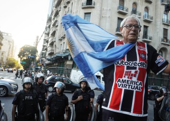 Marcha de jubilados: quienes generen “disturbios” no podrán ingresar a estadios de fútbol
