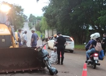 Motociclista chocó con una retroexcavadora en Oberá y terminó en el Samic
