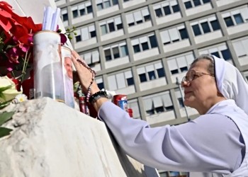El Papa presenta una “ligera mejoría gradual”
