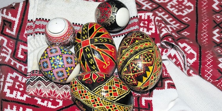 TRADICIÓN DE LAS PASCUAS. La Asociación Cultural Ucraniana 27 de Agosto iniciará su taller de elaboración de Pysankys (huevos pintados a mano).
