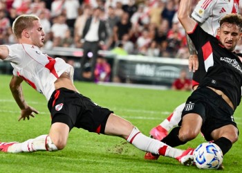 Estudiantes le quitó el invicto a River en el Monumental