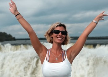 La influencer “millonaria” Sara Sklate conoció las Cataratas del Iguazú